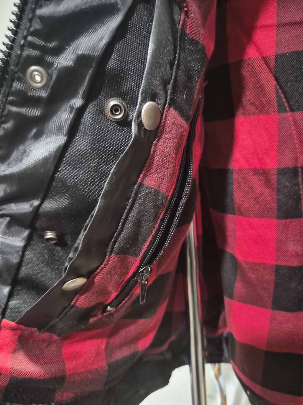 Jackets 4 Bikes Men's Leather Motorcycle Club Vest - Black with Red St - Picture 8 of 8
